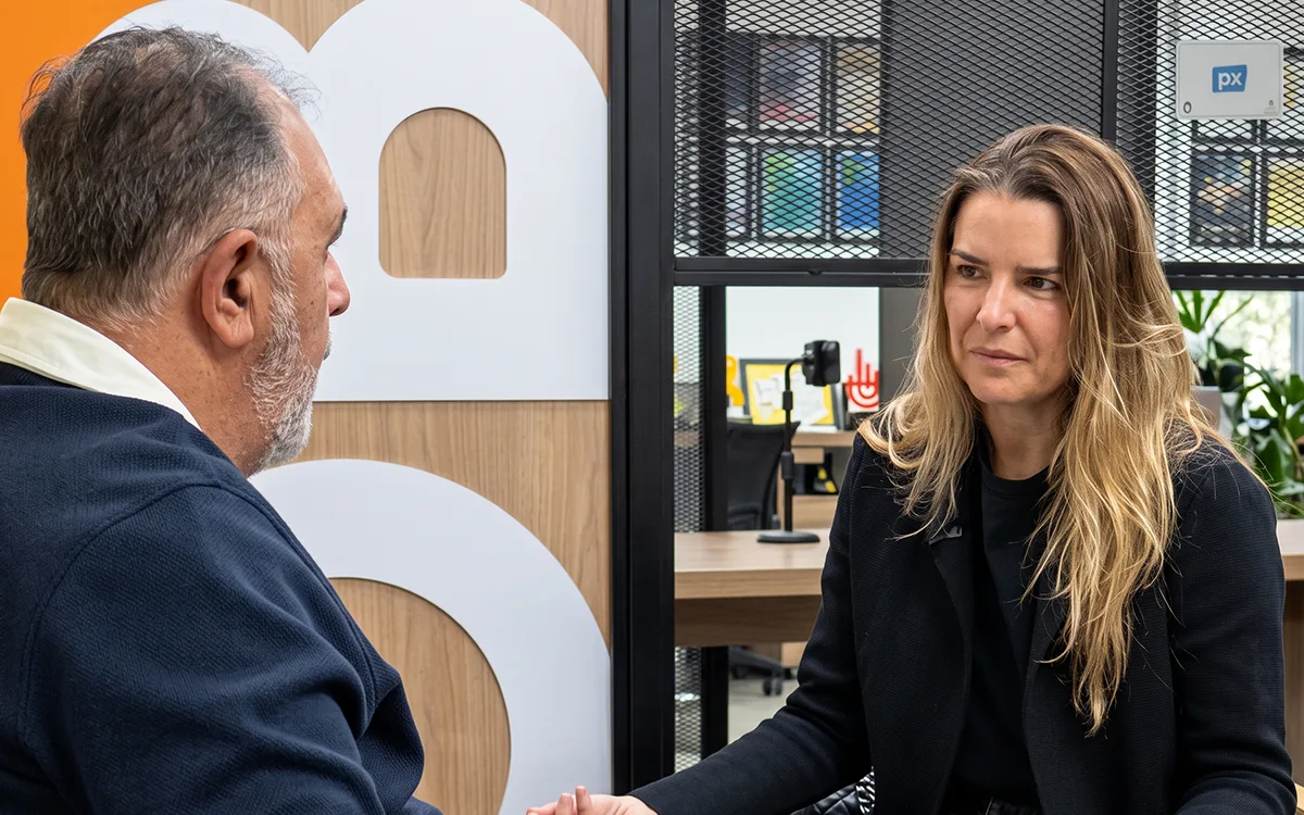 Consultores associados reunidos em formação do método